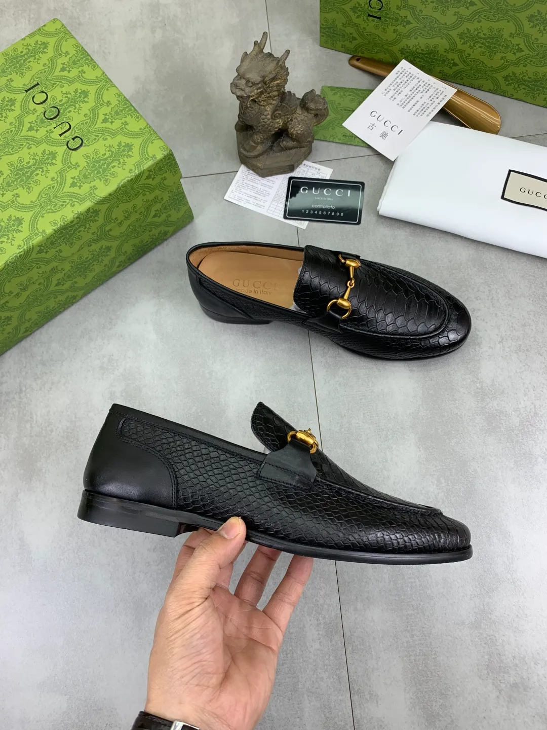 Men's Men's Shoes💰P580💰【New Style】Water-dyed Niuli Gucci's most popular selection of lazy slip-on leather shoes (Gucci) official website latest Gucci lazy leather shoes, hot style 💥 simple and elegant style, exclusive for trendy men. Unique official website latest brand original double G embossing Elements 👑 Original Gucci decoration, fashionable and elegant, fabric original calfskin ✅ fully imported first-layer cowhide lining, official website designated wear-resistant, rubber business outsole, classic model taken at the counter in real life 🎬38-44 black brown optional